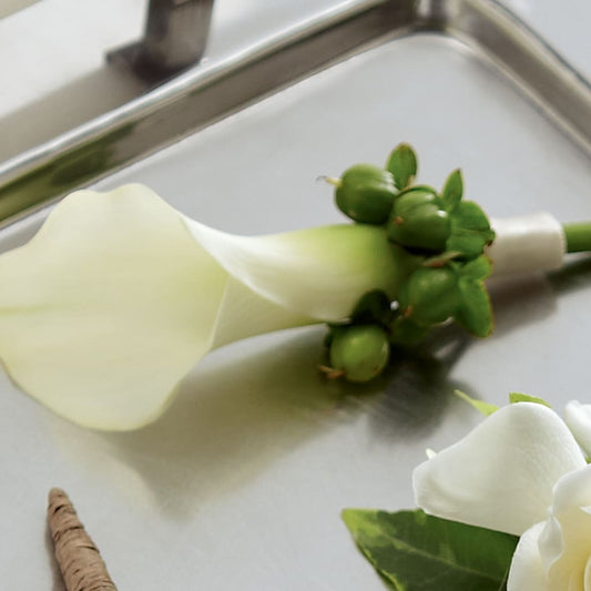 Boutonnière Calla Blanche